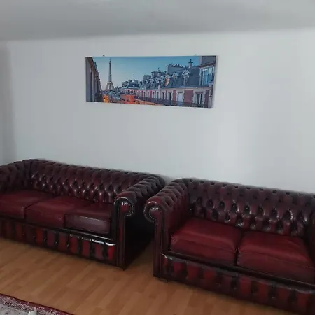2 Bedrooms, 2 Baths House With A Living An Upstairs Reception Rea Wiedeń