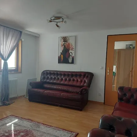 بيت للعطل 2 Bedrooms, 2 Baths House With A Living An Upstairs Reception Rea