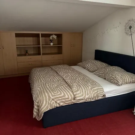 بيت للعطل 2 Bedrooms, 2 Baths House With A Living An Upstairs Reception Rea *