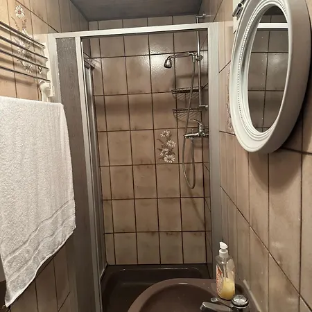 2 Bedrooms, 2 Baths House With A Living An Upstairs Reception Rea Wiedeń